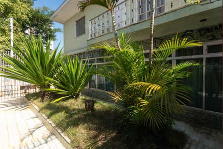 Casa à venda com 564m², 4 quartos e 16 vagas Casa à venda com 564m², 4 quartos e 16 vagasÁrea Externa