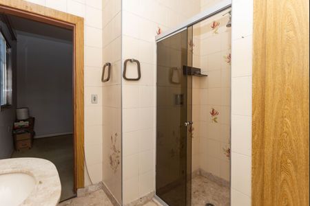 Casa à venda com 564m², 4 quartos e 16 vagas Casa à venda com 564m², 4 quartos e 16 vagasBanheiro da Suíte 2