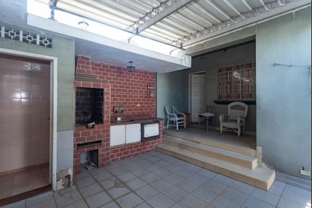 Casa à venda com 564m², 4 quartos e 16 vagas Casa à venda com 564m², 4 quartos e 16 vagasQuintal