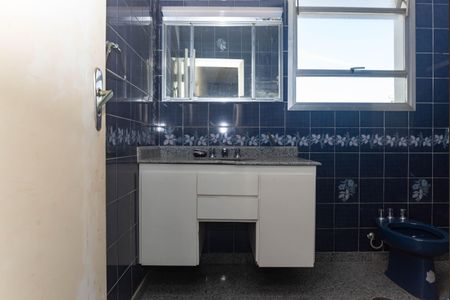 Casa à venda com 564m², 4 quartos e 16 vagas Casa à venda com 564m², 4 quartos e 16 vagasBanheiro 2