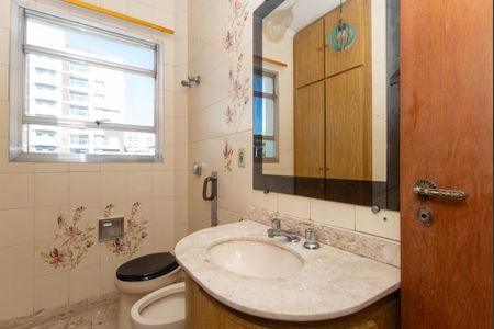 Casa à venda com 564m², 4 quartos e 16 vagas Casa à venda com 564m², 4 quartos e 16 vagasBanheiro da Suíte 2