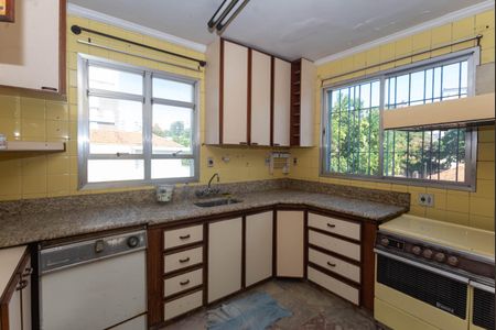 Casa à venda com 564m², 4 quartos e 16 vagas Casa à venda com 564m², 4 quartos e 16 vagasCozinha