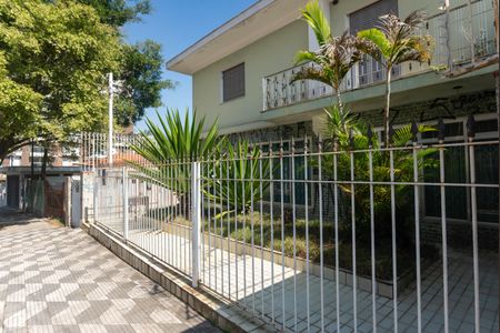 Casa à venda com 564m², 4 quartos e 16 vagas Casa à venda com 564m², 4 quartos e 16 vagasFachada e placa