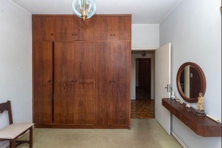 Casa à venda com 564m², 4 quartos e 16 vagas Casa à venda com 564m², 4 quartos e 16 vagasQuarto 2