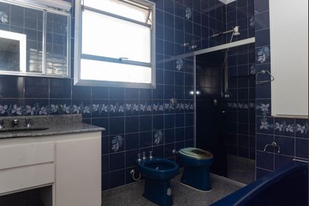 Casa à venda com 564m², 4 quartos e 16 vagas Casa à venda com 564m², 4 quartos e 16 vagasBanheiro 2