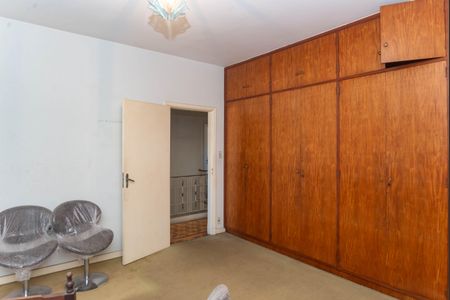 Casa à venda com 564m², 4 quartos e 16 vagas Casa à venda com 564m², 4 quartos e 16 vagasQuarto 1