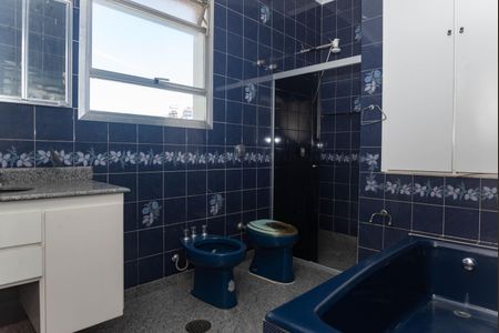 Casa à venda com 564m², 4 quartos e 16 vagas Casa à venda com 564m², 4 quartos e 16 vagasBanheiro 2