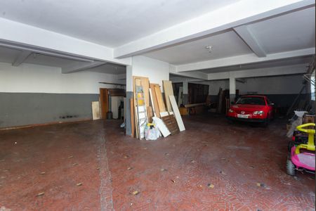 Casa à venda com 564m², 4 quartos e 16 vagas Casa à venda com 564m², 4 quartos e 16 vagasGaragem