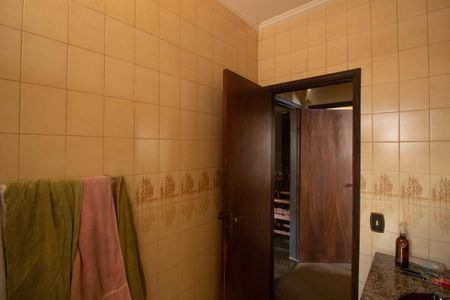 Casa à venda com 300m², 4 quartos e 6 vagasBanheiro 1