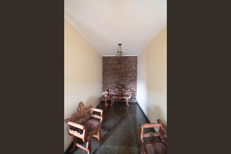 Casa à venda com 300m², 4 quartos e 6 vagasCorredor