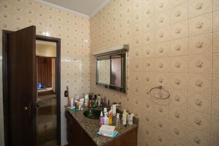 Casa à venda com 300m², 4 quartos e 6 vagasBanheiro 2