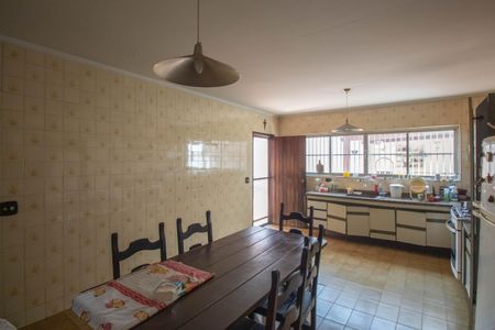 Casa à venda com 300m², 4 quartos e 6 vagasCozinha