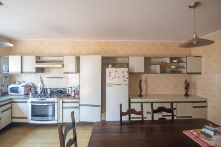 Casa à venda com 300m², 4 quartos e 6 vagasCozinha