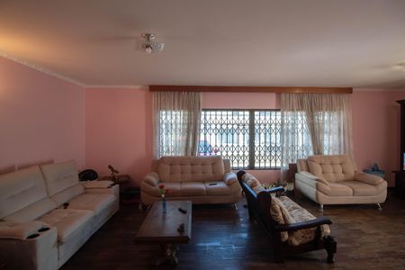 Casa à venda com 300m², 4 quartos e 6 vagasSala