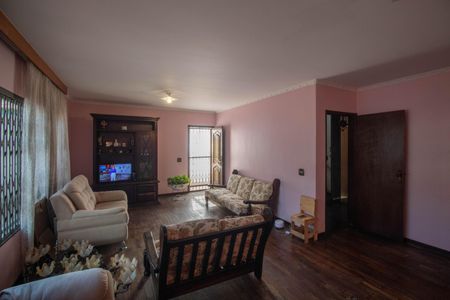 Casa à venda com 300m², 4 quartos e 6 vagasSala