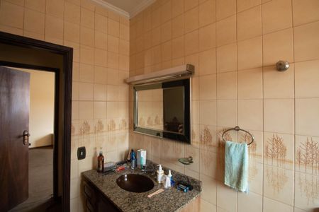 Casa à venda com 300m², 4 quartos e 6 vagasBanheiro 1