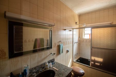 Casa à venda com 300m², 4 quartos e 6 vagasBanheiro 1