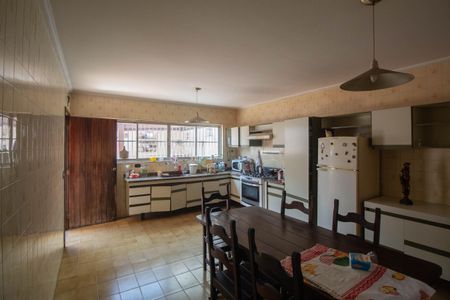 Casa à venda com 300m², 4 quartos e 6 vagasCozinha