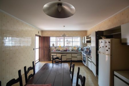 Casa à venda com 300m², 4 quartos e 6 vagasCozinha