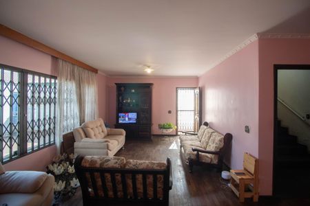 Casa à venda com 300m², 4 quartos e 6 vagasSala