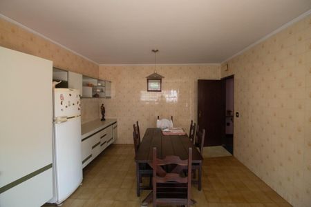 Casa à venda com 300m², 4 quartos e 6 vagasCozinha