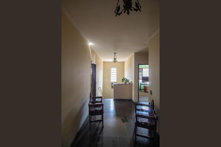 Casa à venda com 300m², 4 quartos e 6 vagasCorredor