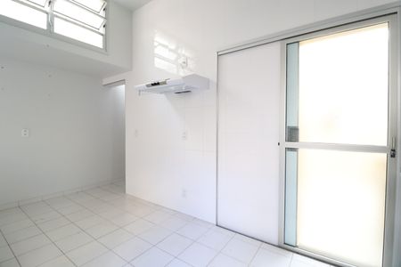 Casa de condomínio para alugar com 57m², 2 quartos e 1 vagaCozinha