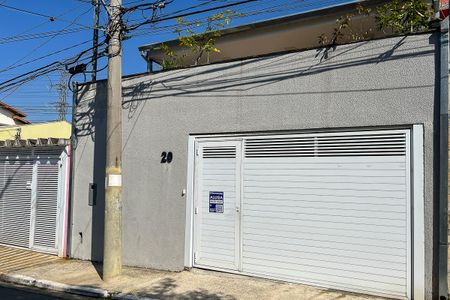Casa para alugar com 115m², 2 quartos e 1 vagaFachada + plaquinha