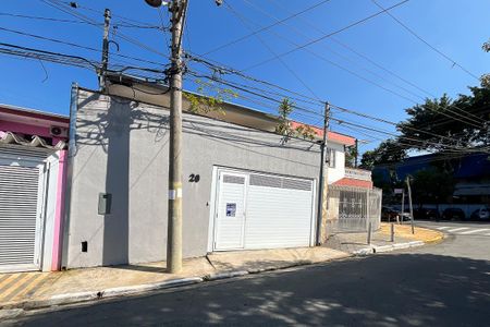 Casa para alugar com 115m², 2 quartos e 1 vagaFachada + plaquinha