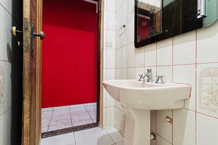 Casa à venda com 161m², 4 quartos e 2 vagasBanheiro 1