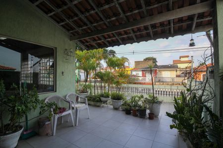 Casa à venda com 346m², 4 quartos e 3 vagas Casa à venda com 346m², 4 quartos e 3 vagasTerraço