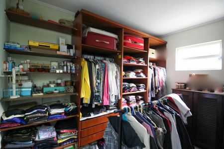 Casa à venda com 346m², 4 quartos e 3 vagas Casa à venda com 346m², 4 quartos e 3 vagasCloset Suíte 1