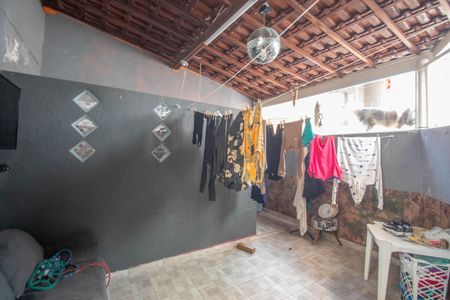 Casa à venda com 192m², 2 quartos e 1 vagaÁrea de Serviço