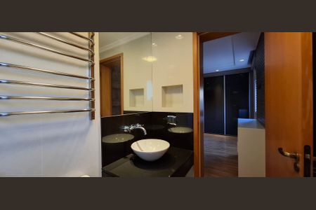 Apartamento à venda com 178m², 4 quartos e 4 vagasBanheiro da Suíte 4