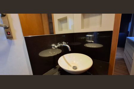 Apartamento à venda com 178m², 4 quartos e 4 vagasBanheiro da Suíte 4