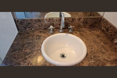 Apartamento à venda com 178m², 4 quartos e 4 vagasBanheiro da Suíte 2