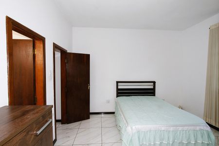 Casa à venda com 230m², 3 quartos e 2 vagasSuíte