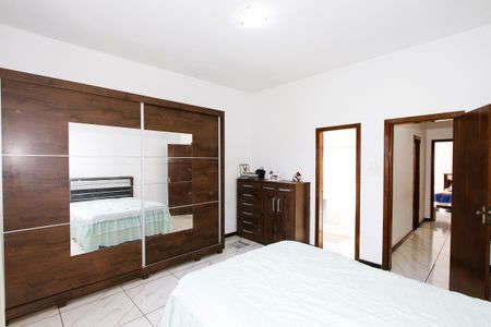 Casa à venda com 230m², 3 quartos e 2 vagasSuíte