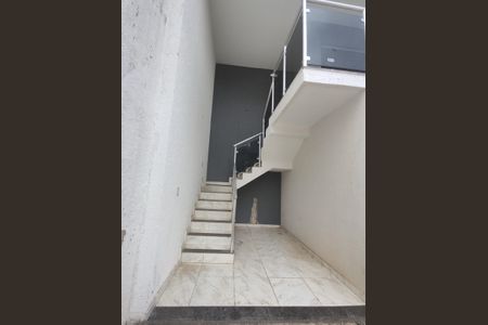 Casa à venda com 130m², 3 quartos e 2 vagas Casa à venda com 130m², 3 quartos e 2 vagasFachada