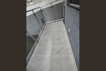 Casa à venda com 130m², 3 quartos e 2 vagas Casa à venda com 130m², 3 quartos e 2 vagasVaranda