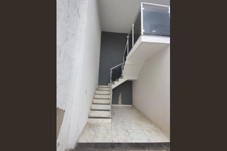 Casa à venda com 130m², 3 quartos e 2 vagas Casa à venda com 130m², 3 quartos e 2 vagasFachada