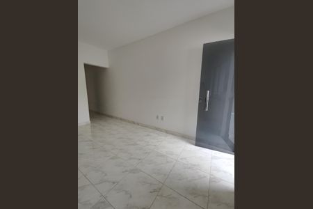 Casa à venda com 130m², 3 quartos e 2 vagas Casa à venda com 130m², 3 quartos e 2 vagasSala