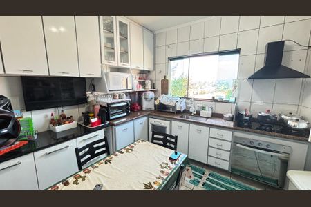 Casa à venda com 250m², 4 quartos e 6 vagasCozinha