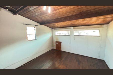 Casa à venda com 250m², 4 quartos e 6 vagasQuarto Sótão