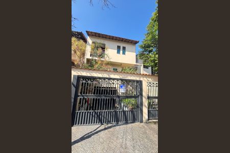 Casa à venda com 250m², 4 quartos e 6 vagasFachada