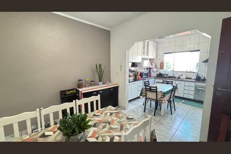 Casa à venda com 250m², 4 quartos e 6 vagasCozinha