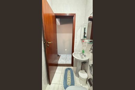 Casa à venda com 250m², 4 quartos e 6 vagasBanheiro 2