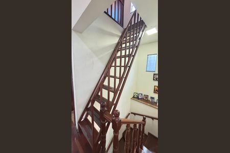 Casa à venda com 250m², 4 quartos e 6 vagasEscada Sótão