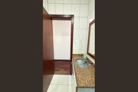 Casa à venda com 250m², 4 quartos e 6 vagasBanheiro