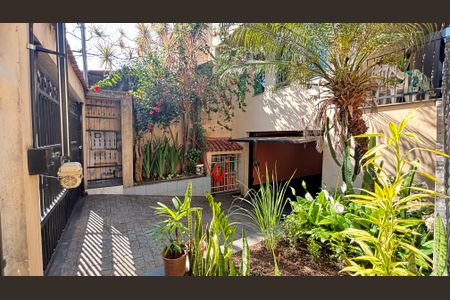 Casa à venda com 250m², 4 quartos e 6 vagasGaragem - Fachada